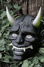Charger l&#39;image dans la galerie, Masque Oni décoratif - Noir et argenté
