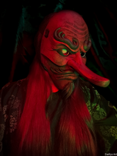 Load image into Gallery viewer, Tengu, masque tengu, masque japonais, masque oni, masque hannya, décoration japonaise, masque traditionnel, cosplay, Daëlys Art
