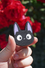 Load image into Gallery viewer, Pin&#39;s Jiji, Magnet Jiji, Pin&#39;s Ghibli, Magnet Ghibli, jiji cat, kiki la petite sorciere, kiki delivery service, Daëlys Art
