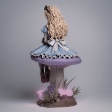 Load image into Gallery viewer, Alice au pays des merveilles, figurine Alice au pays des merveilles, figurine a peindre, Lewis Caroll
